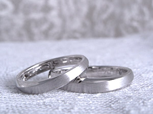 ヘアラインの結婚指輪