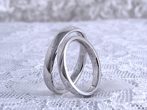 寄り添う結婚指輪