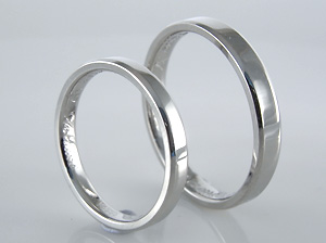 シャープでシンプルな結婚指輪