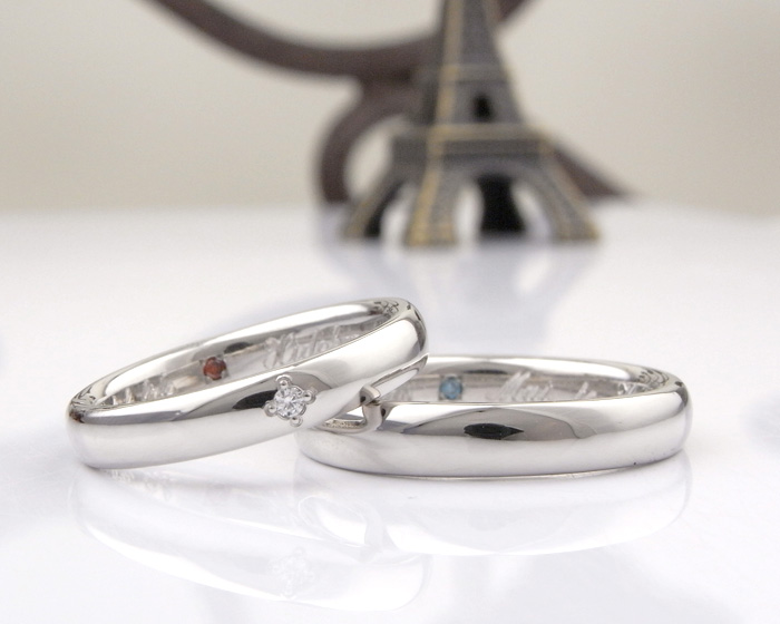 オリジナルのレイナです、可愛い丸みのある結婚指輪です
女性用は希望によりダイヤモンドを表にナナコ留めいたしました