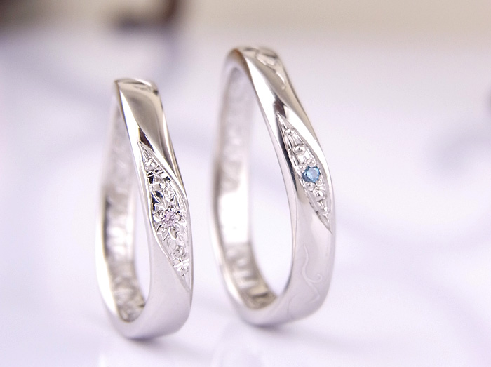 桜の彫りの中にピンクダイヤモンドを入れたオーダーメイドで作った結婚指輪の紹介です