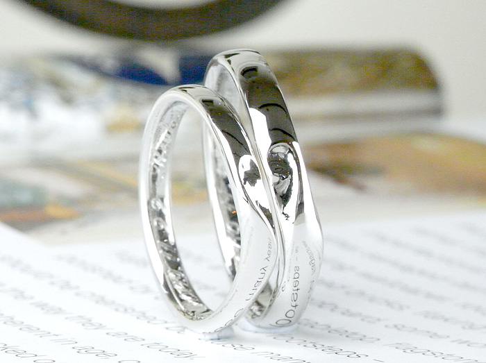 緩やかなくぼみで表現したハートを入れた結婚指輪です
こだわりのラインの入り方など拘って作っています