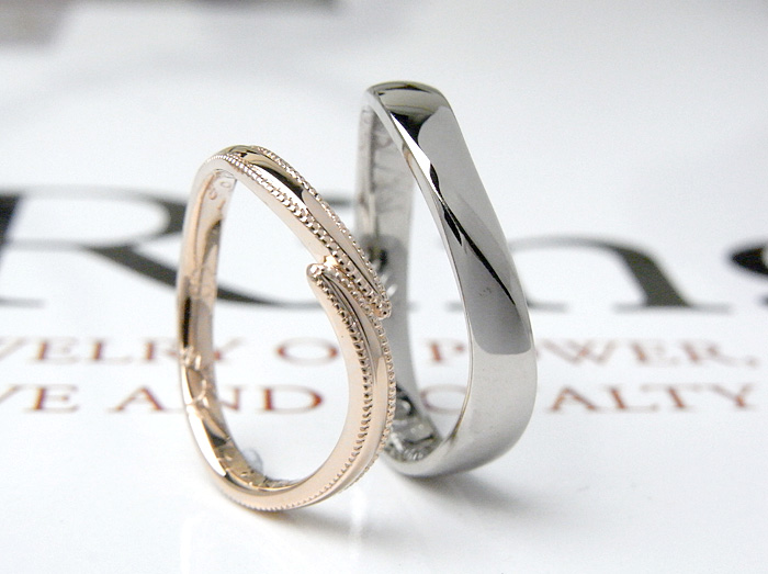 ピンクとホワイトゴールドで作った指輪です
女性用には丁寧にミル打ちを入れています、
又事なる素材で作りたい方にも対応しております