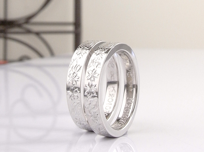 桜を指輪全体に彫ったこだわりの結婚指輪の紹介です