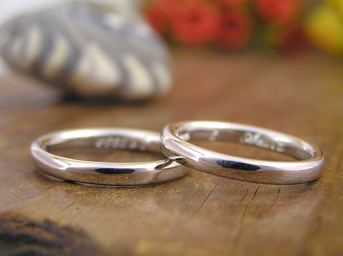 シンプルisシンプルな結婚指輪です＾＾
手作りで作っていて絶妙なバランスで丸く仕上げています