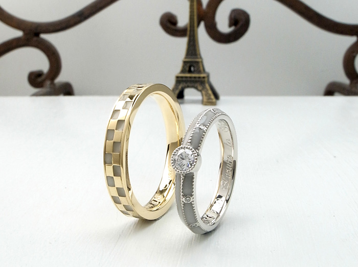 エナメルを入れた結婚指輪です。
アンティークなイメージも取り入れて形にしてします。