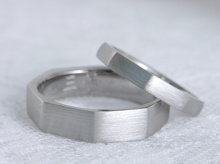 ホームページを見て海外からのご注文で作った結婚指輪です
オーストラリアからのご注文で丁寧に形にしています
