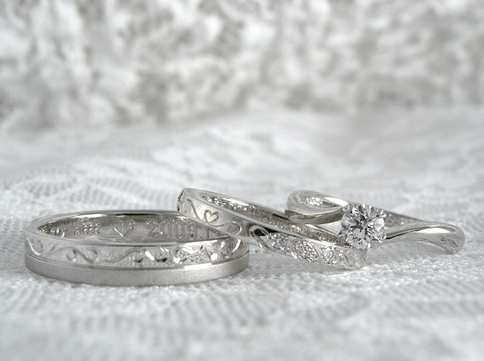 東京よりセットリングとしてご注文頂き作ったオーダーメイドの結婚指輪です。
彫りは、丁寧に手彫りで形にいたしました。