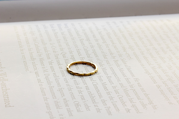 セリーヌ (Celine) ナチュラルなリング