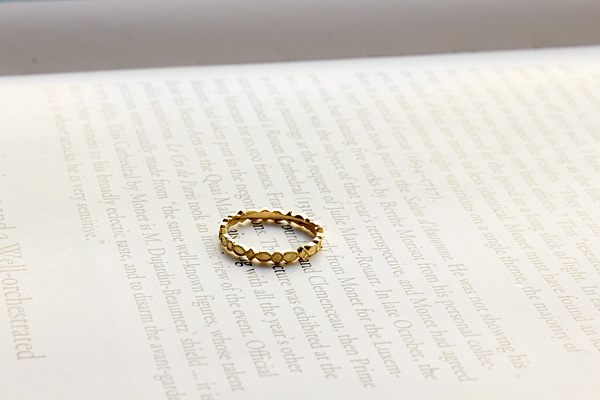 エリザベス・モチーフ (Elizabeth Motif) クラシカルなリング