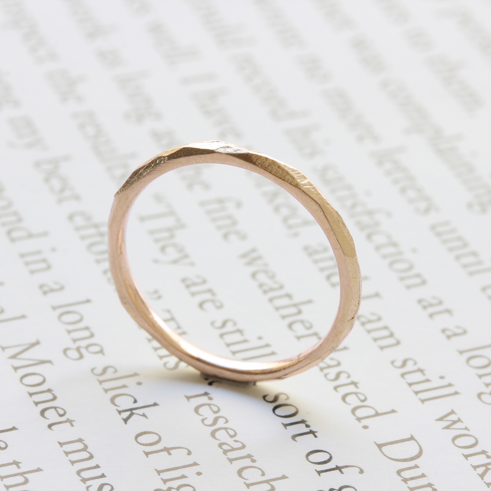 Hammered Melody ハンマード・メロディ 細身のゴールドリング