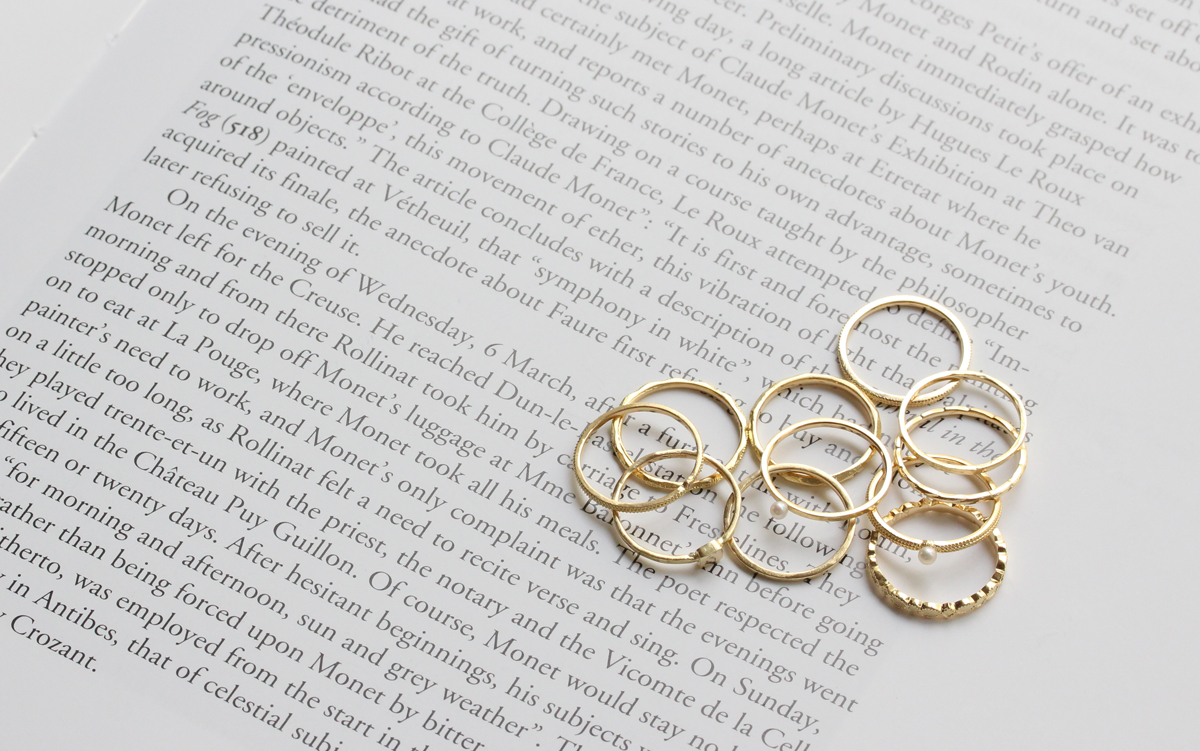 華奢なリングの並びイメージ